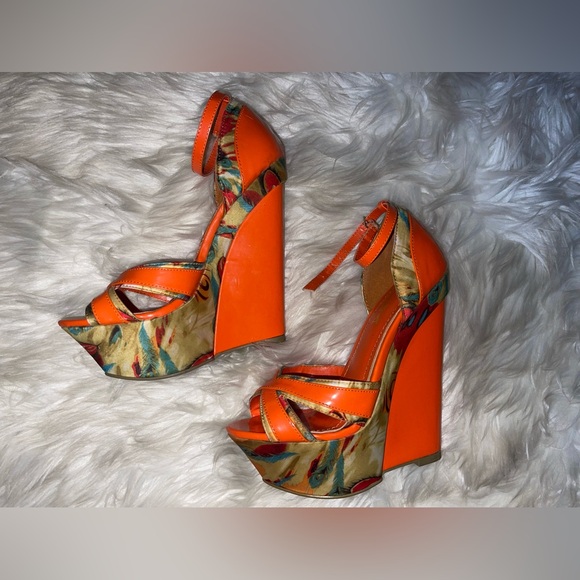 NWT
Alba
Orange Print Selina Heel/ Wedges - Picture 6 of 16